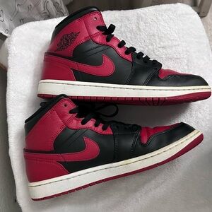 Nike Air Jordan 1 Mid Banned 2020 Men snickers Red and black size 10